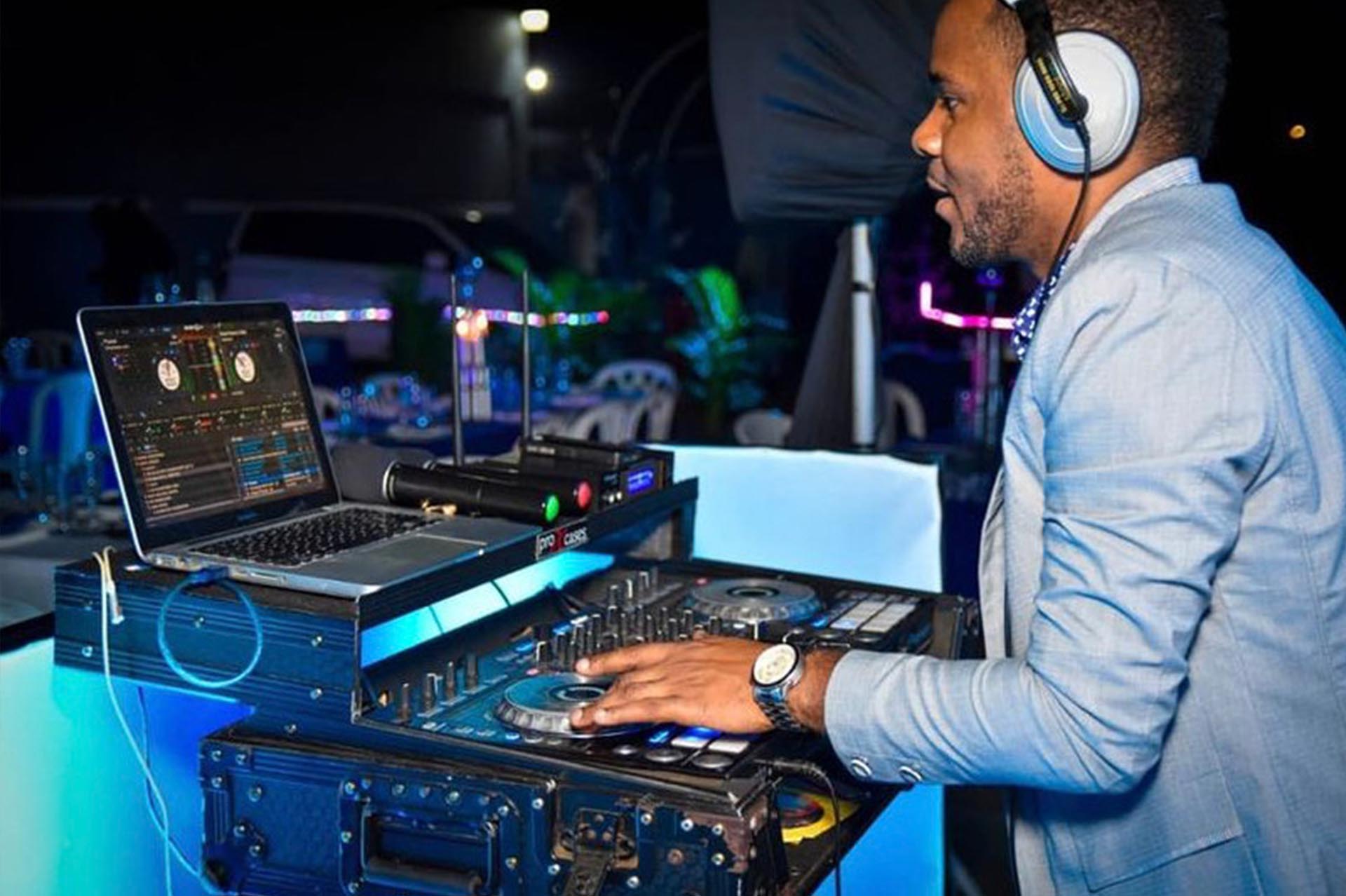Read more about the article How to Pick Your Destination Wedding DJ!