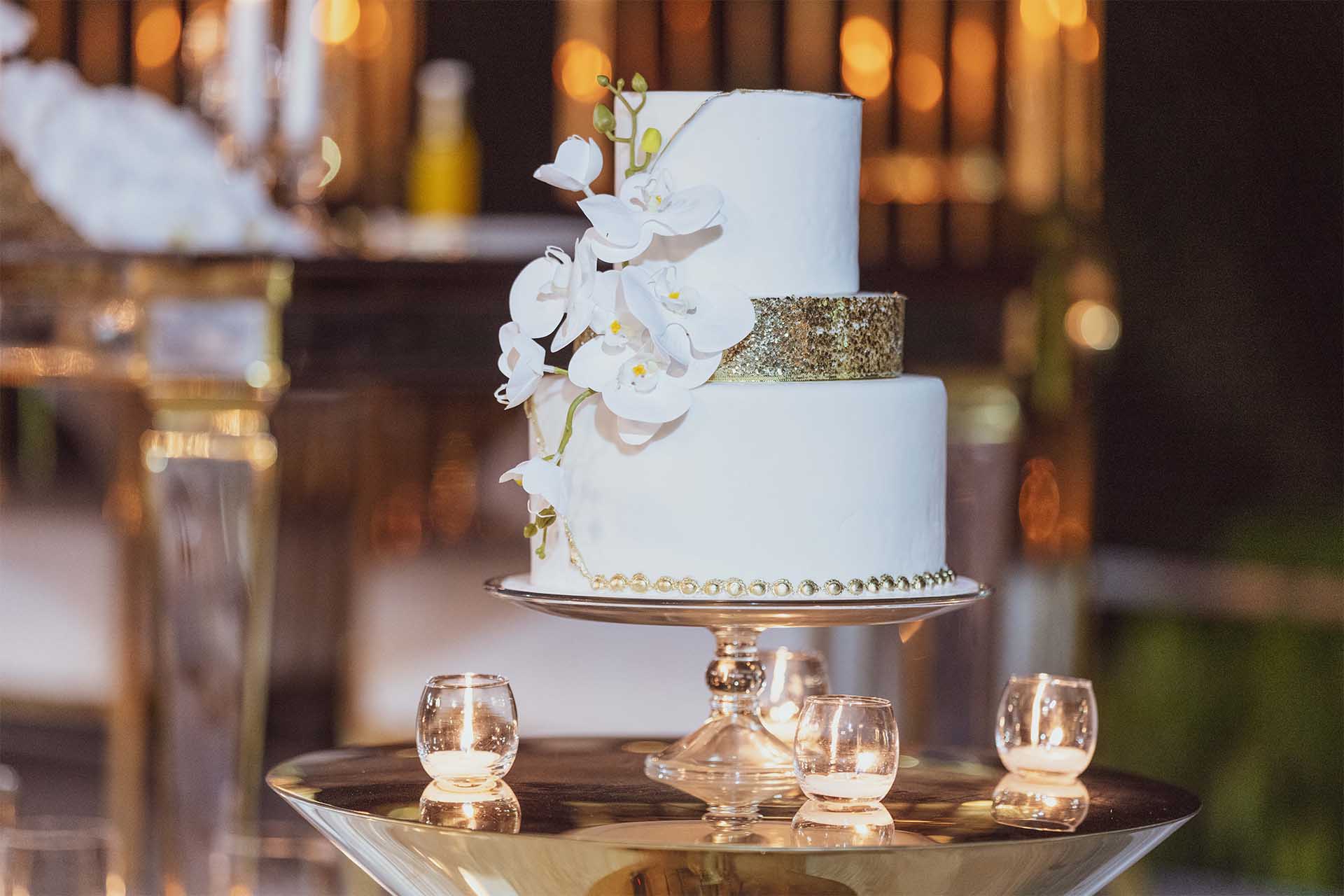 Read more about the article How to Pick Your Destination Wedding Cake!