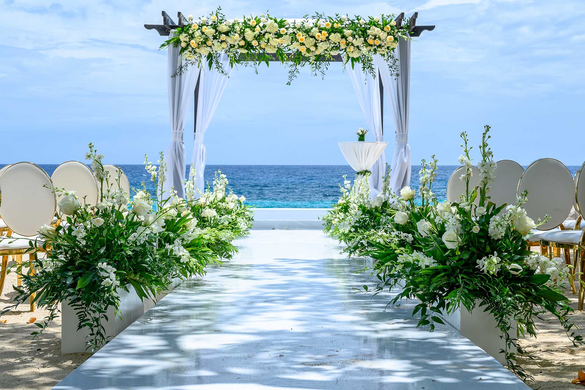 Read more about the article How to Pick Your Destination Wedding Decor – Florals!